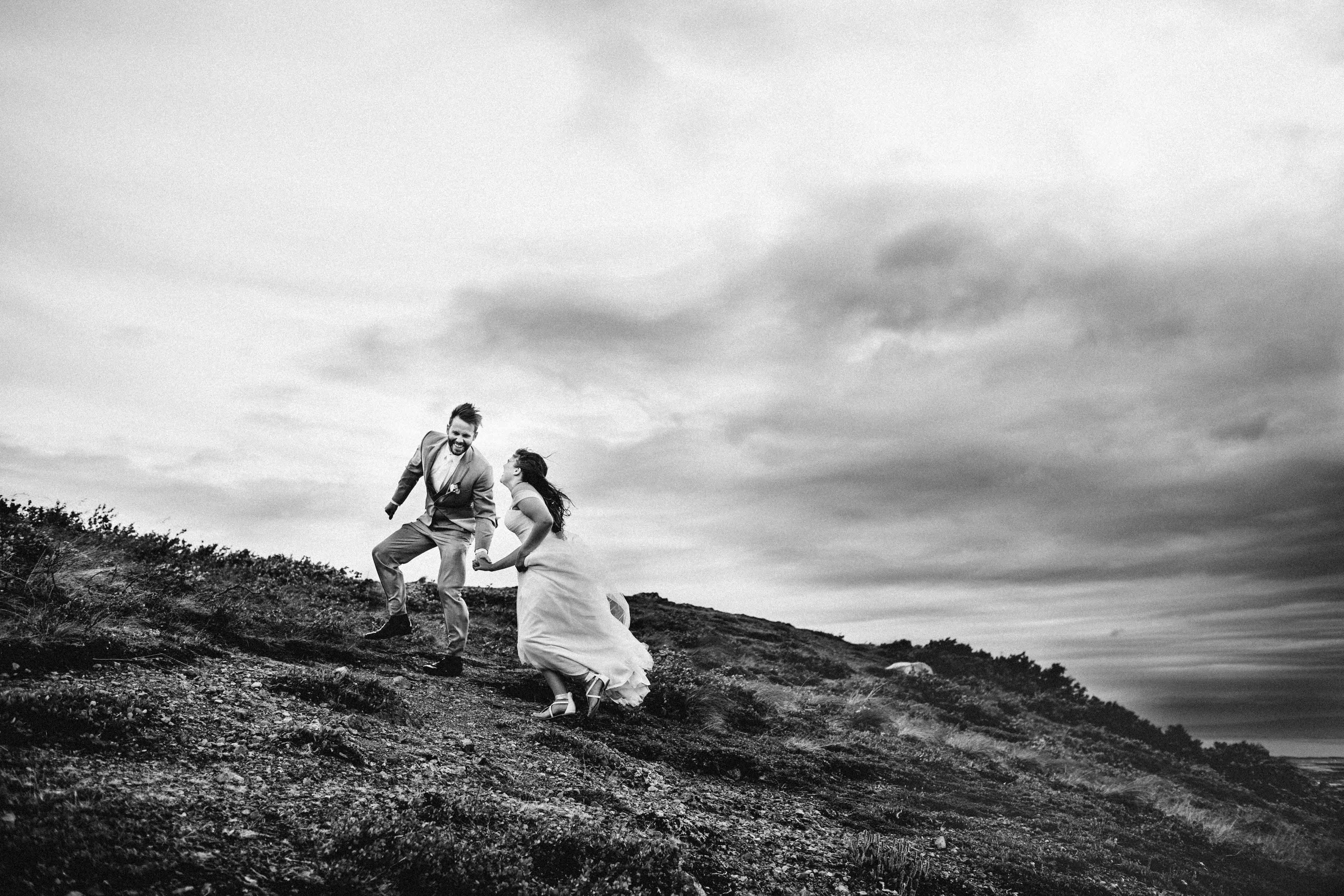 Alaska Wedding Photographer / Hilltop Wedding / ©Lauren Roberts 2016