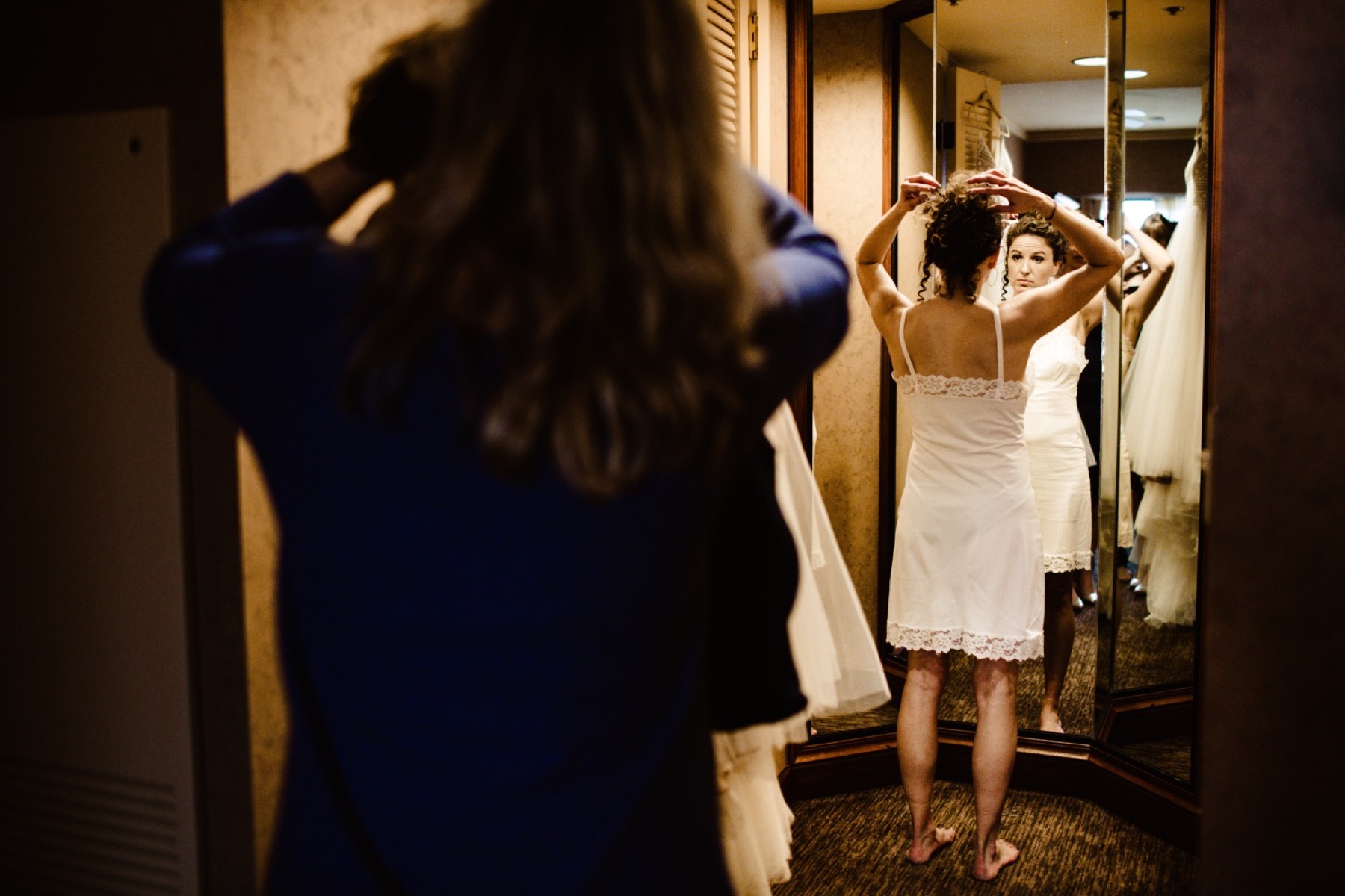 bride getting ready in crow's nest suite