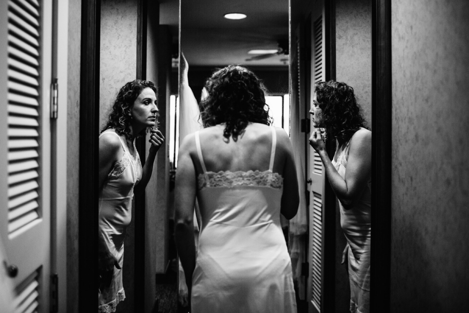 bride getting ready in crows nest suite