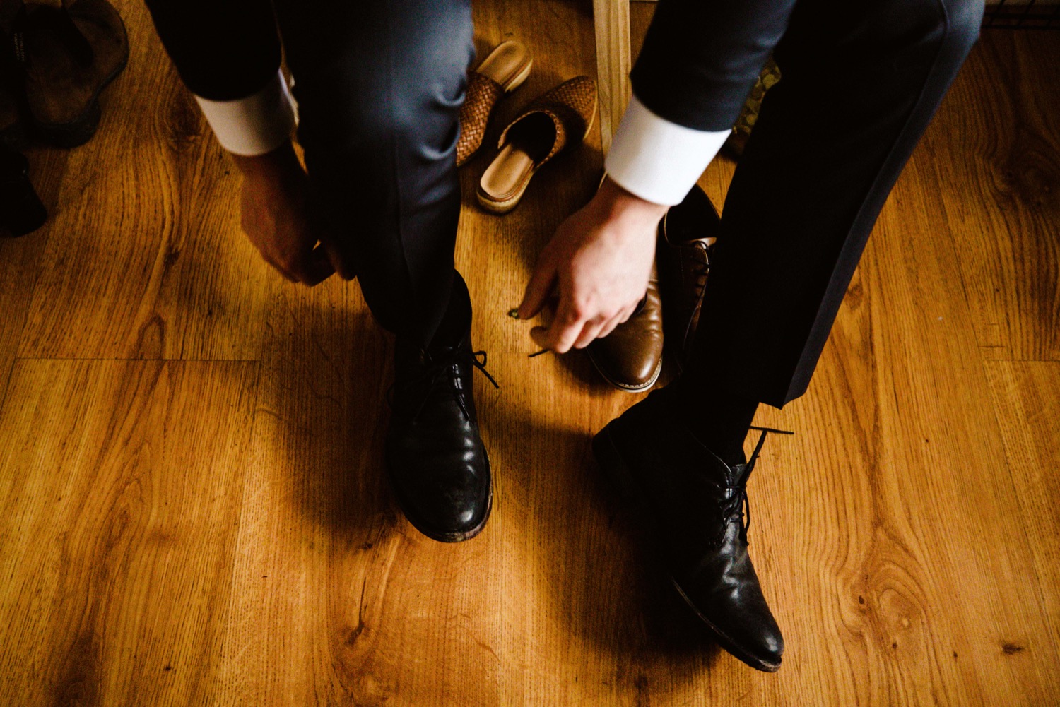 groom puts on shoes